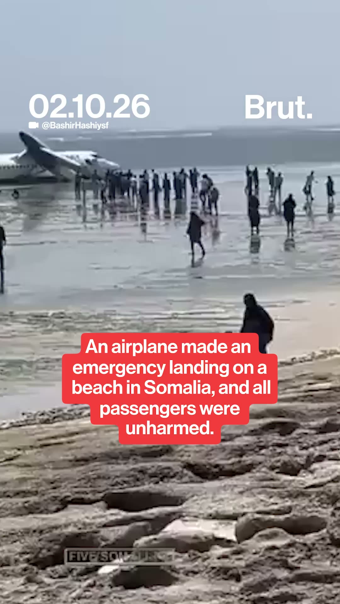 All survive plane crash in Somalia.