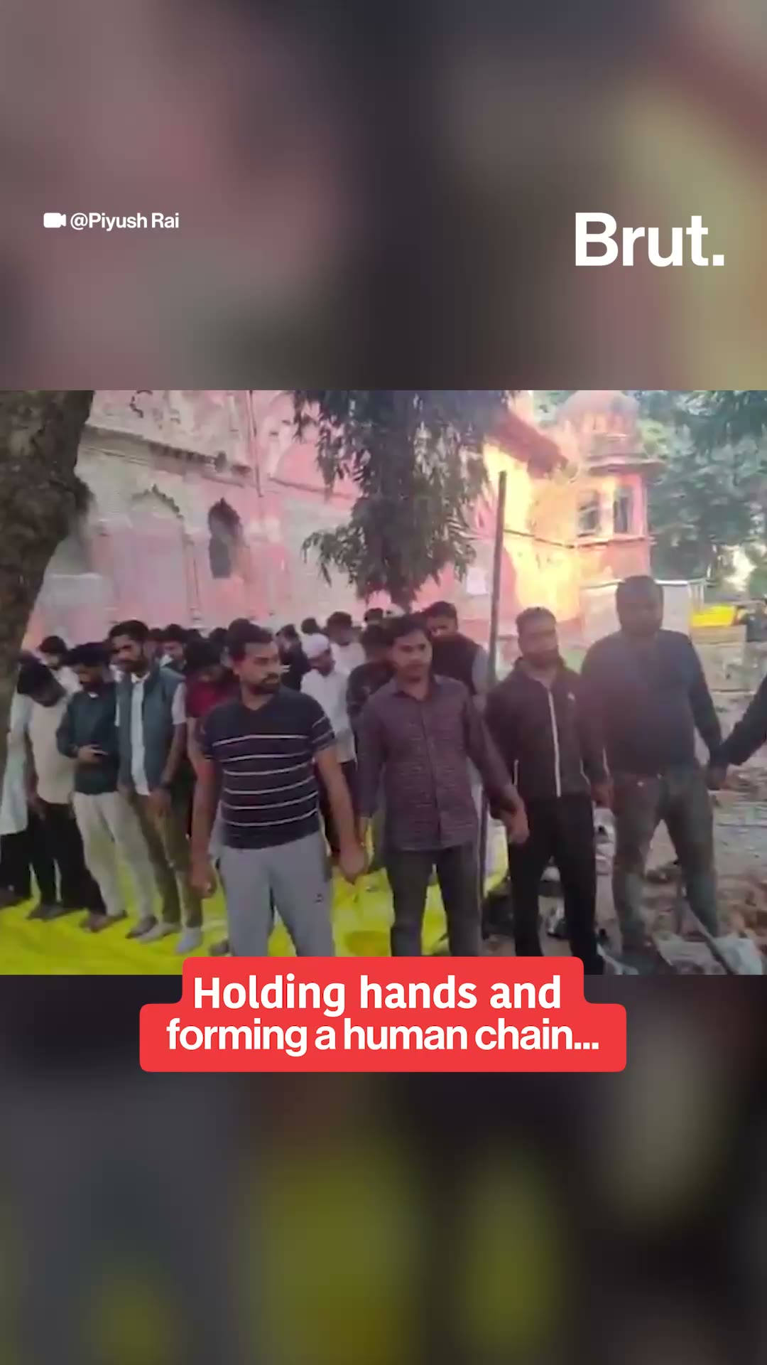 Students form human chain to shield Muslim students in Lucknow University