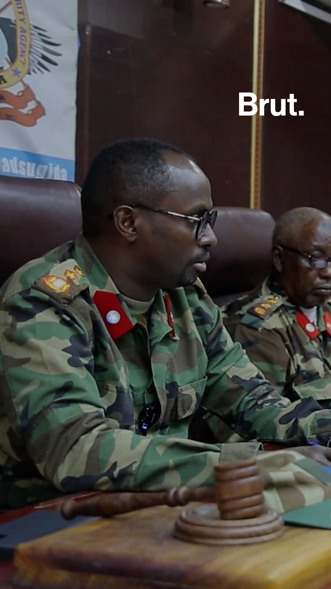 Somalie : un juge militaire devient une star de TikTok en diffusant des procès de terrorisme.