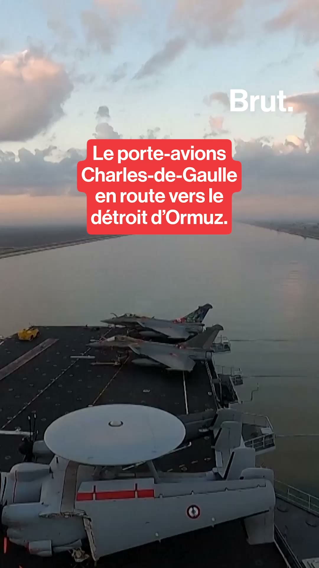 Le porte-avions Charles-de-Gaulle en route vers le détroit d'Ormuz.
