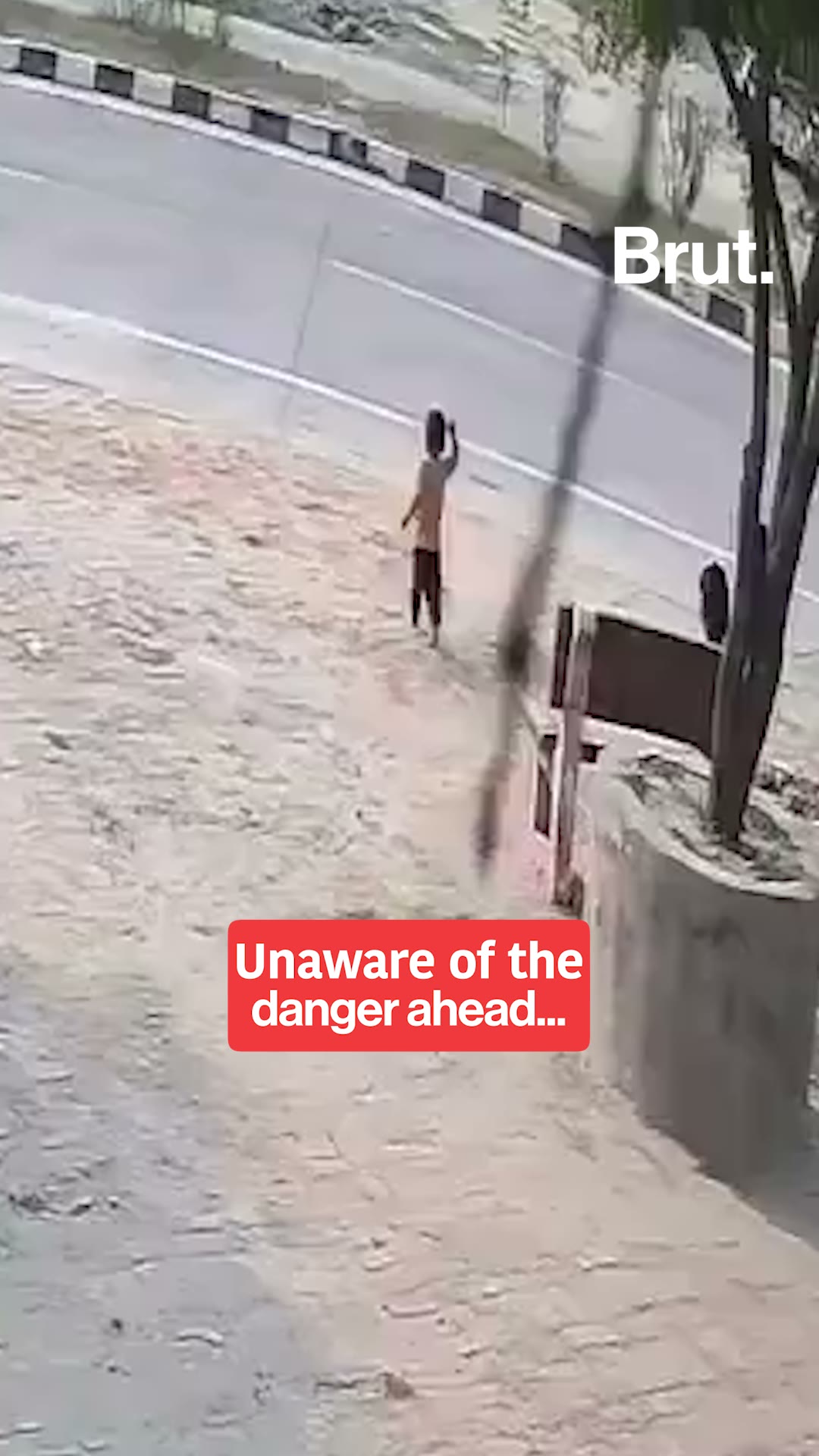Man rescues children in broad daylight