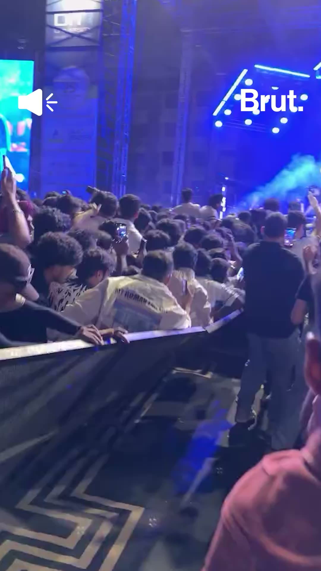 Jasmine Sandlas pauses concert after barricade collapse