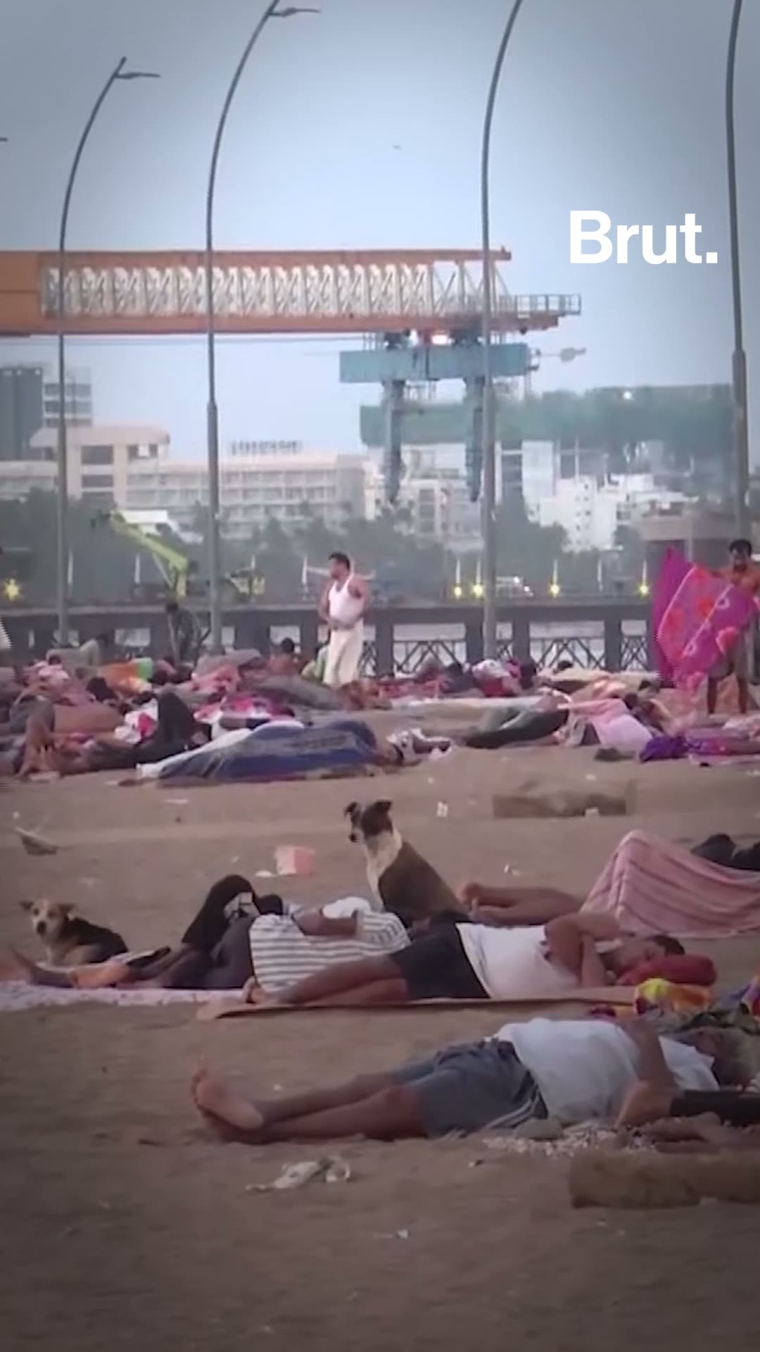 Intense heatwave forces Mumbai residents to sleep on Versova beach