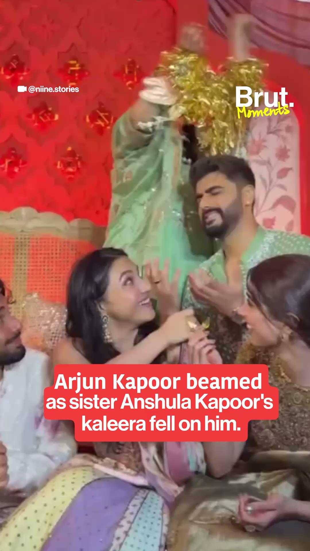 Arjun Kapoor was the happiest person in the room after sister Anshula Kapoor's kaleera fell on him