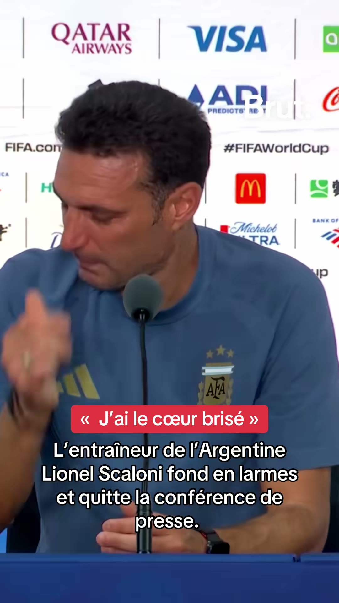 L’entraîneur de l’Argentine Lionel Scaloni fond en larmes et quitte la conférence de presse