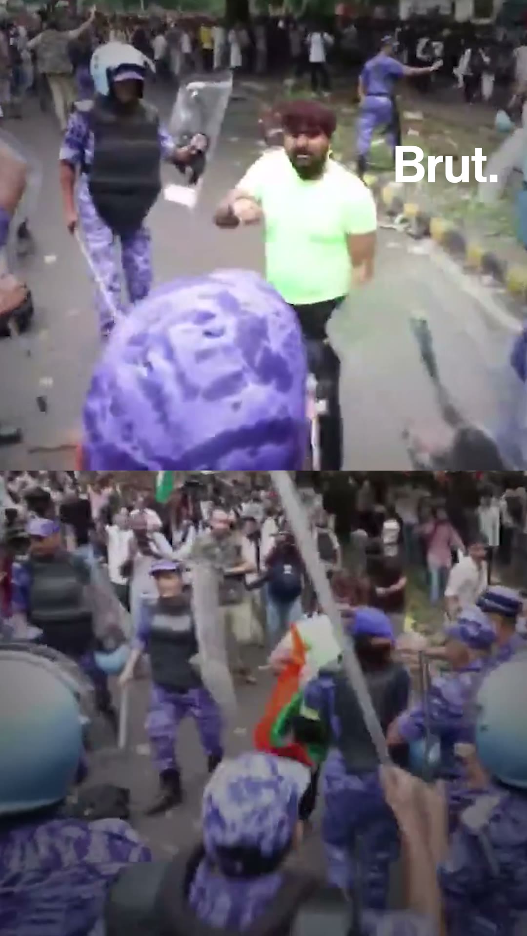 videos-of-lathicharge-by-the-delhi-police-emerged-after-cops-said-the-jantar-mantar-protest-was-being-handled-professionally