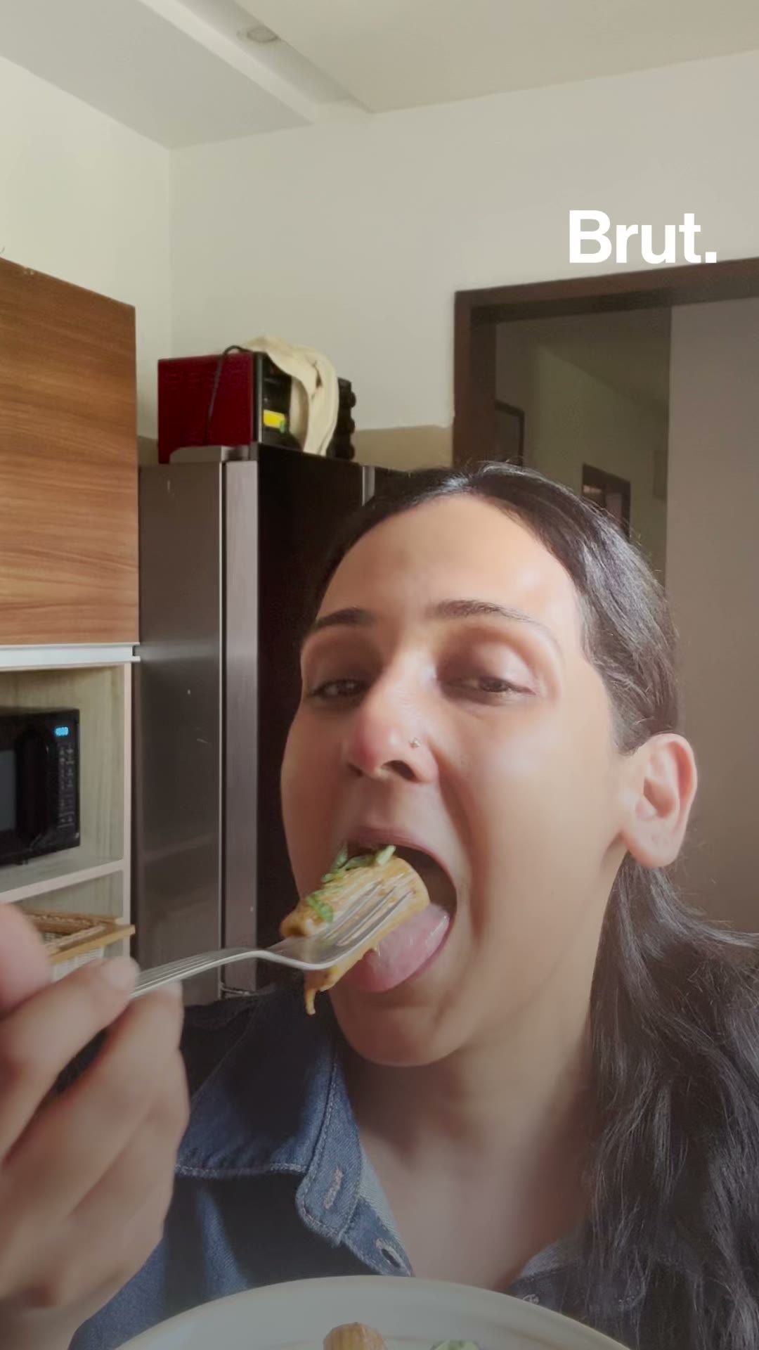 Husband pays wife foe meals