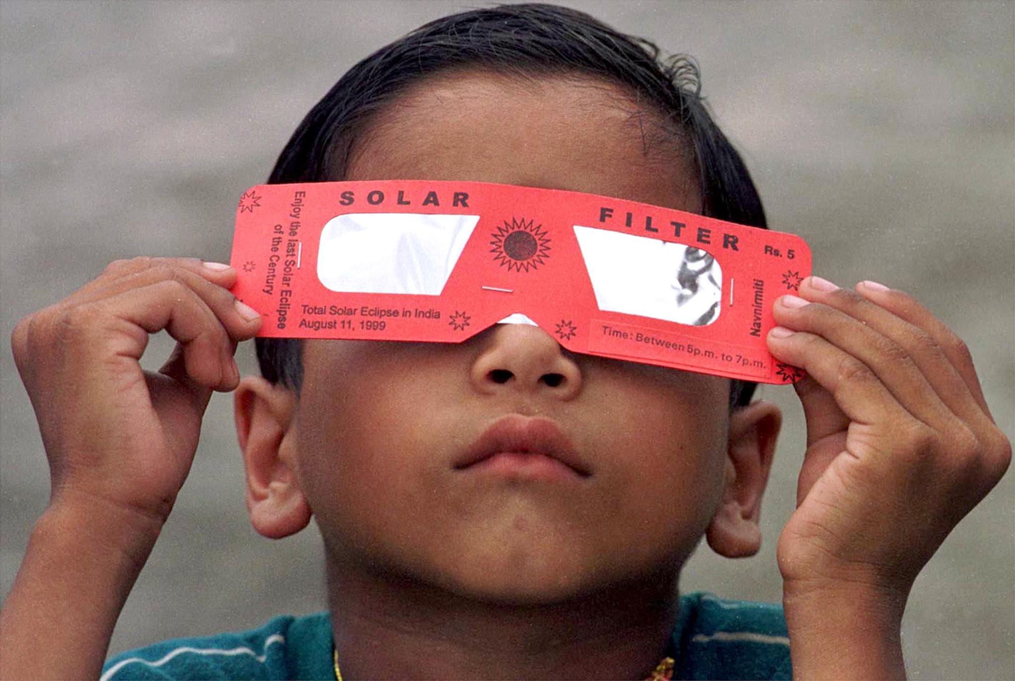 1999-08-10T000000Z_563180079_RP1DRILTZVAA_RTRMADP_3_INDIA-ECLIPSE