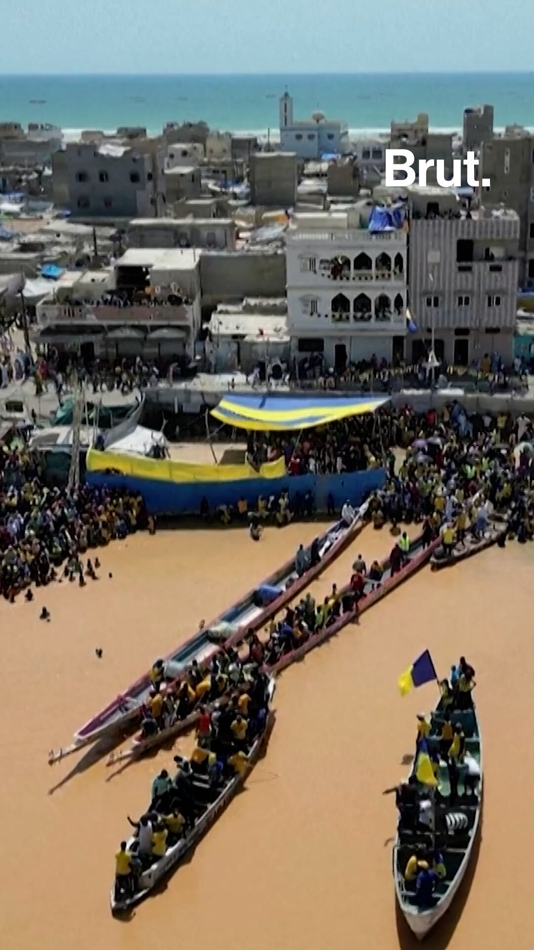 🇸🇳 Sénégal : les régates attirent les foules à Saint-Louis.