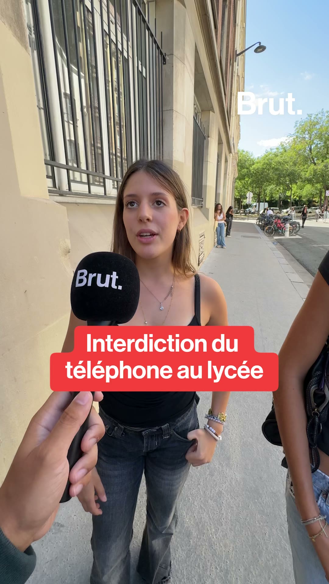 "Les personnes isolées vont se sentir encore plus mises à l'écart." Depuis ce mardi 1er septembre, l’interdiction du téléphone portable s’étend aux lycées, après avoir été instaurée dans les écoles élémentaires et les collèges depuis 2018.