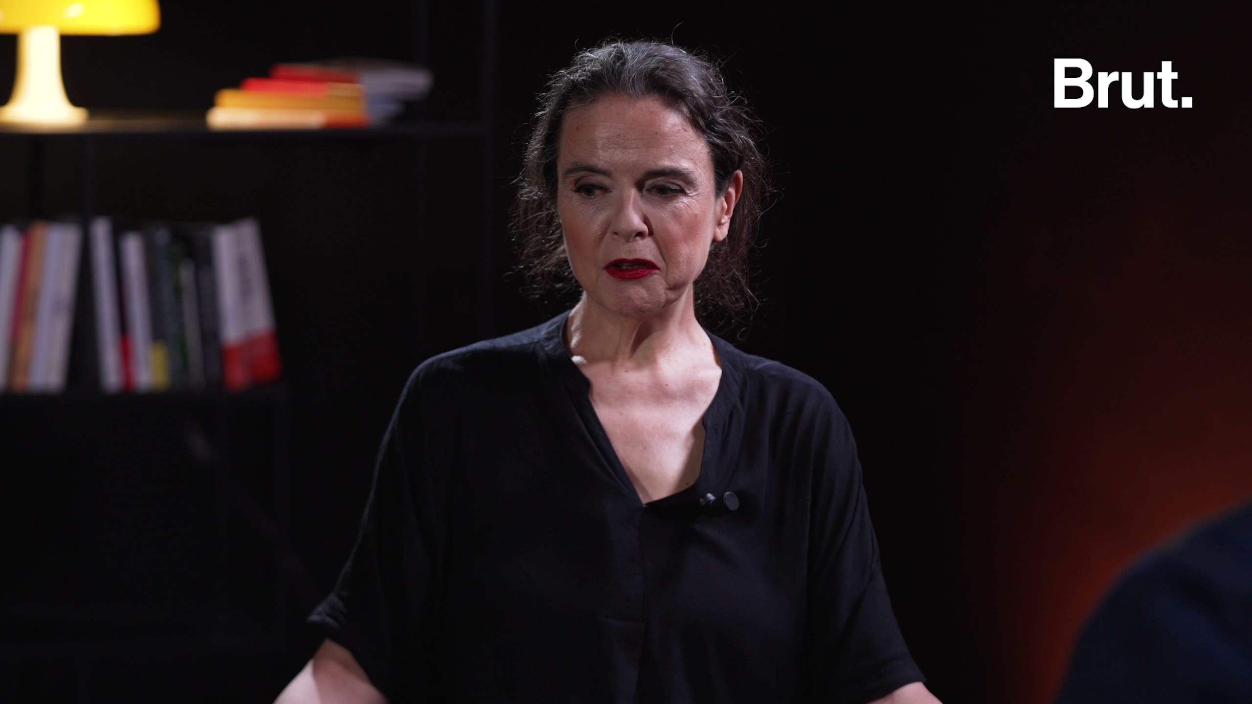 Amélie Nothomb — "L'adolescence du perroquet"