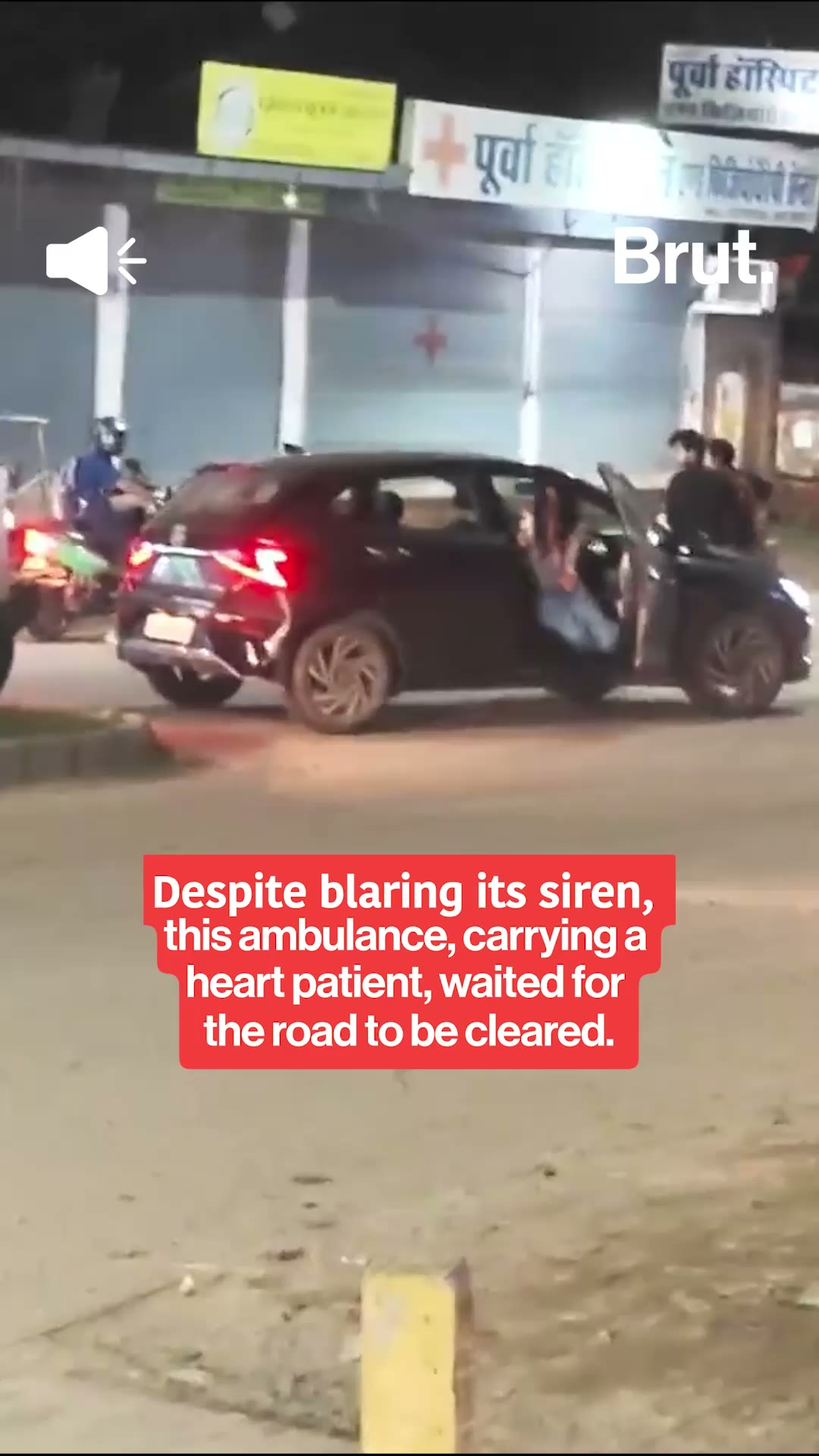 ambulance-carrying-heart-patient-blocked-by-woman-filming-argument