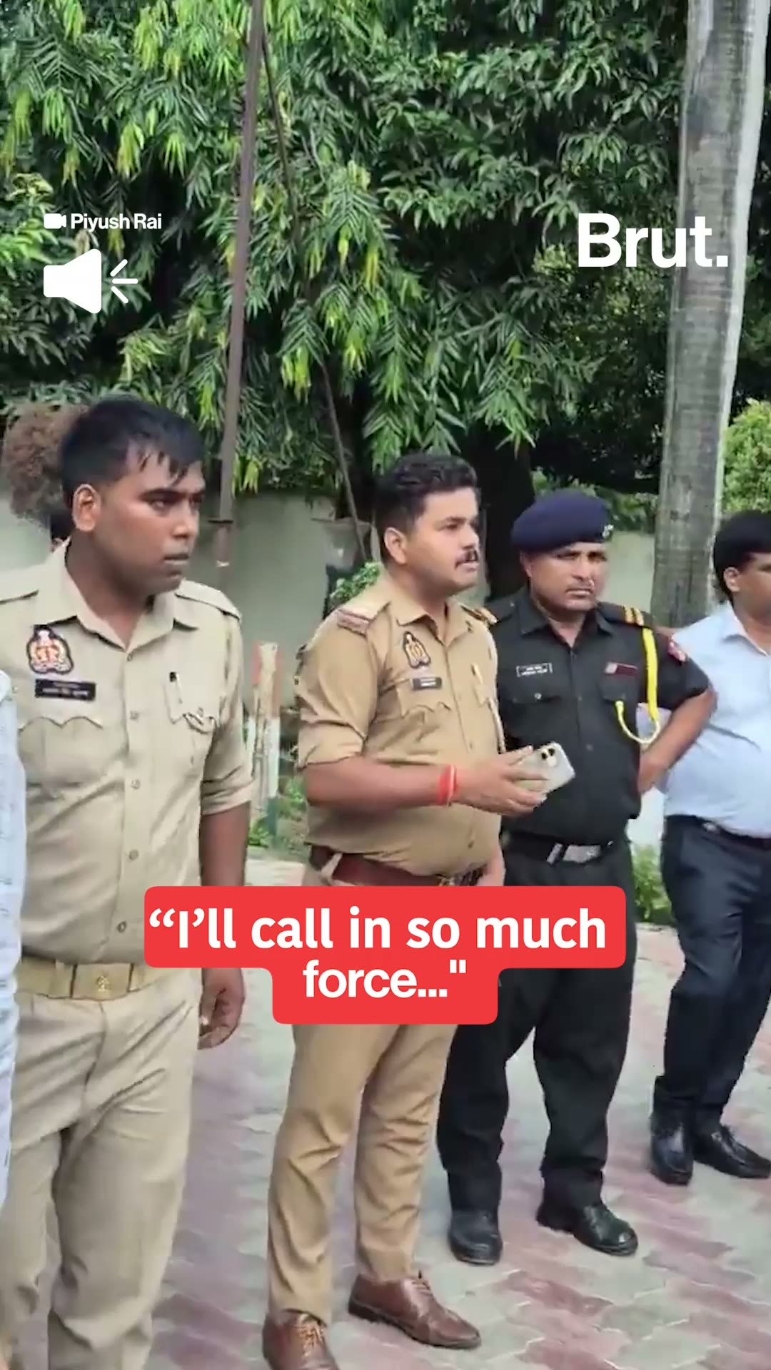 cop-threatens-gorakhpur-university-students-for-protesting