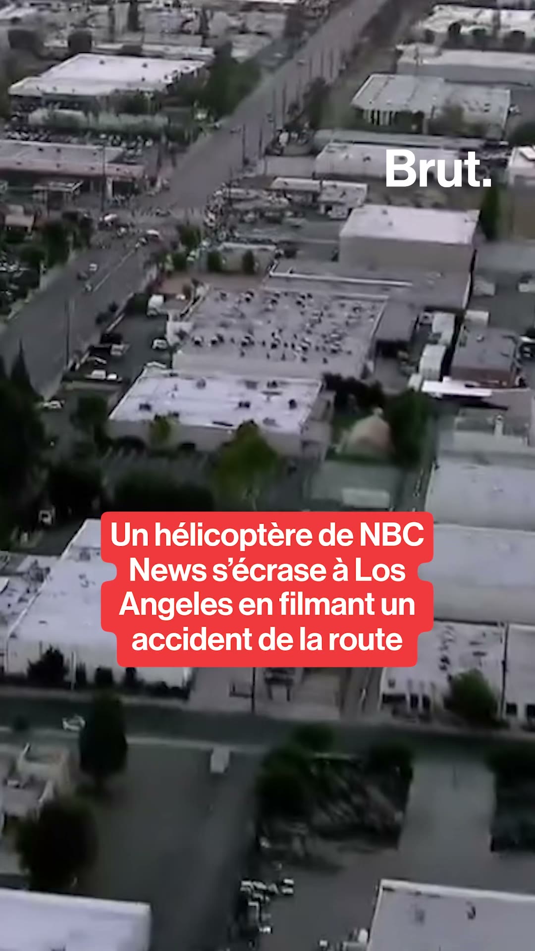 Un hélicoptère de NBC News s’écrase à Los Angeles en filmant un accident de la route.
