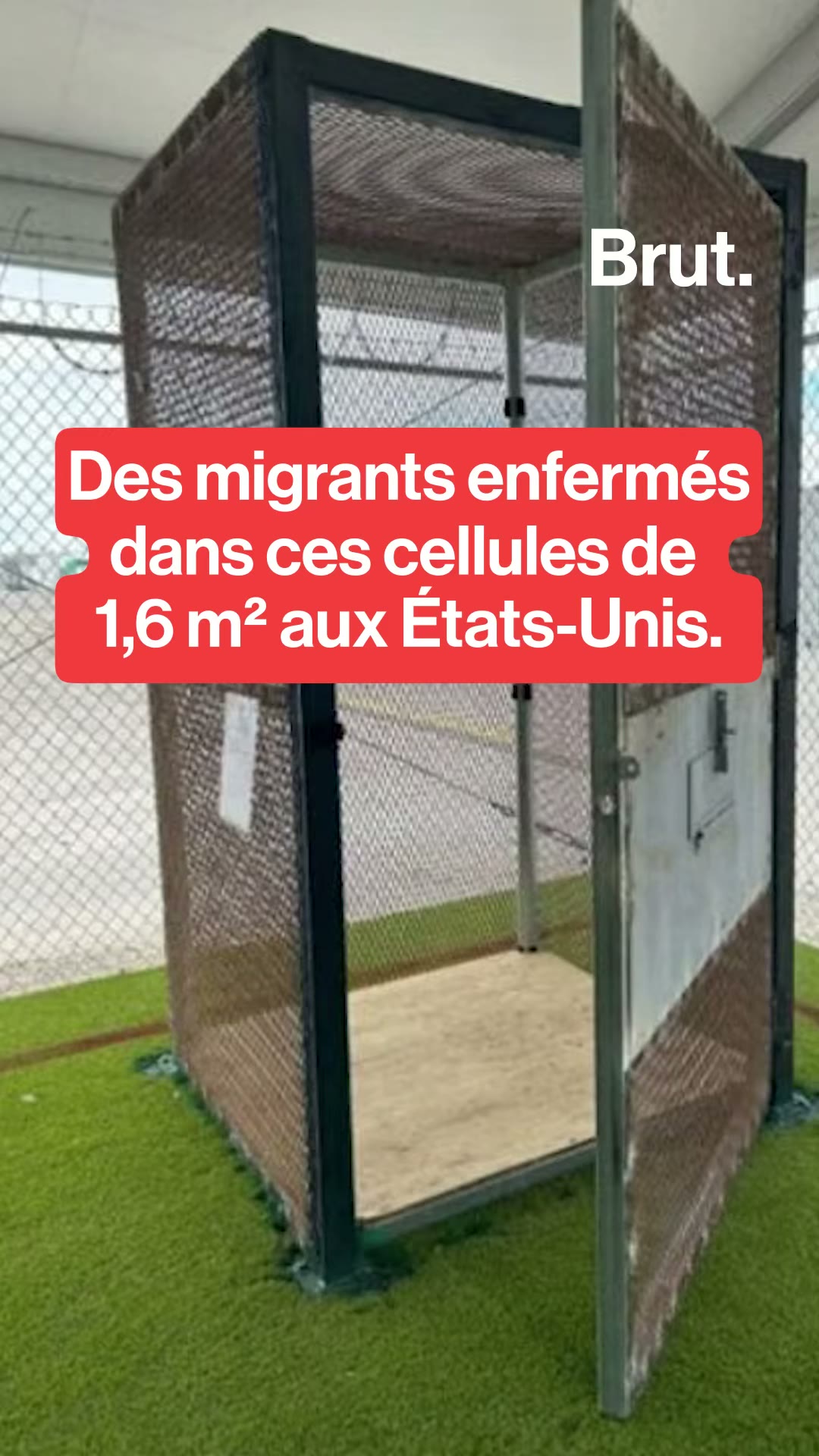 79 migrants emprisonnés dans ces cellules de 1,7 mètre carré.