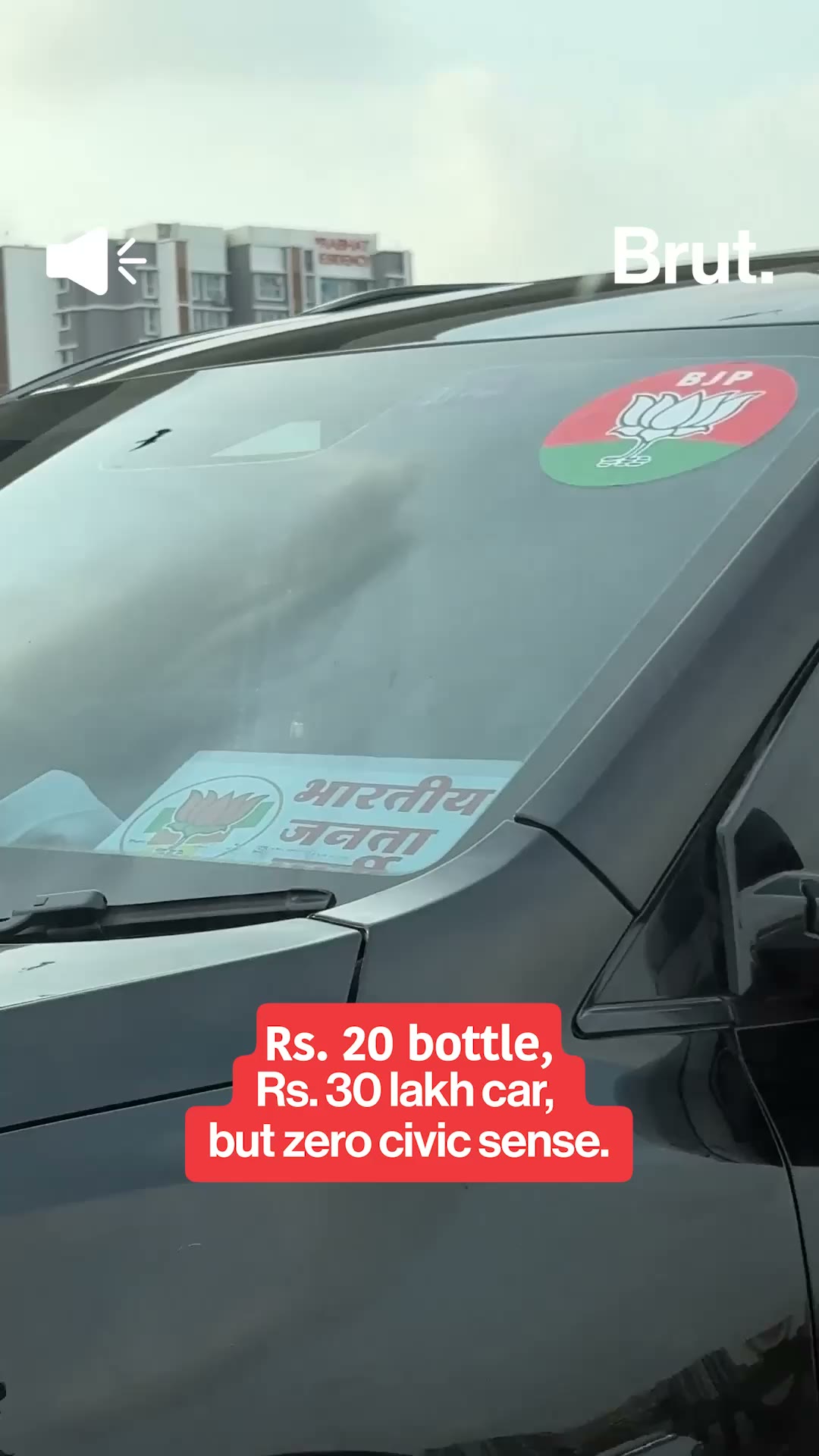 Mumbai SUV Driver Spits Paan, Throws Plastic Bottle From Moving Car, Draws Online Reactions