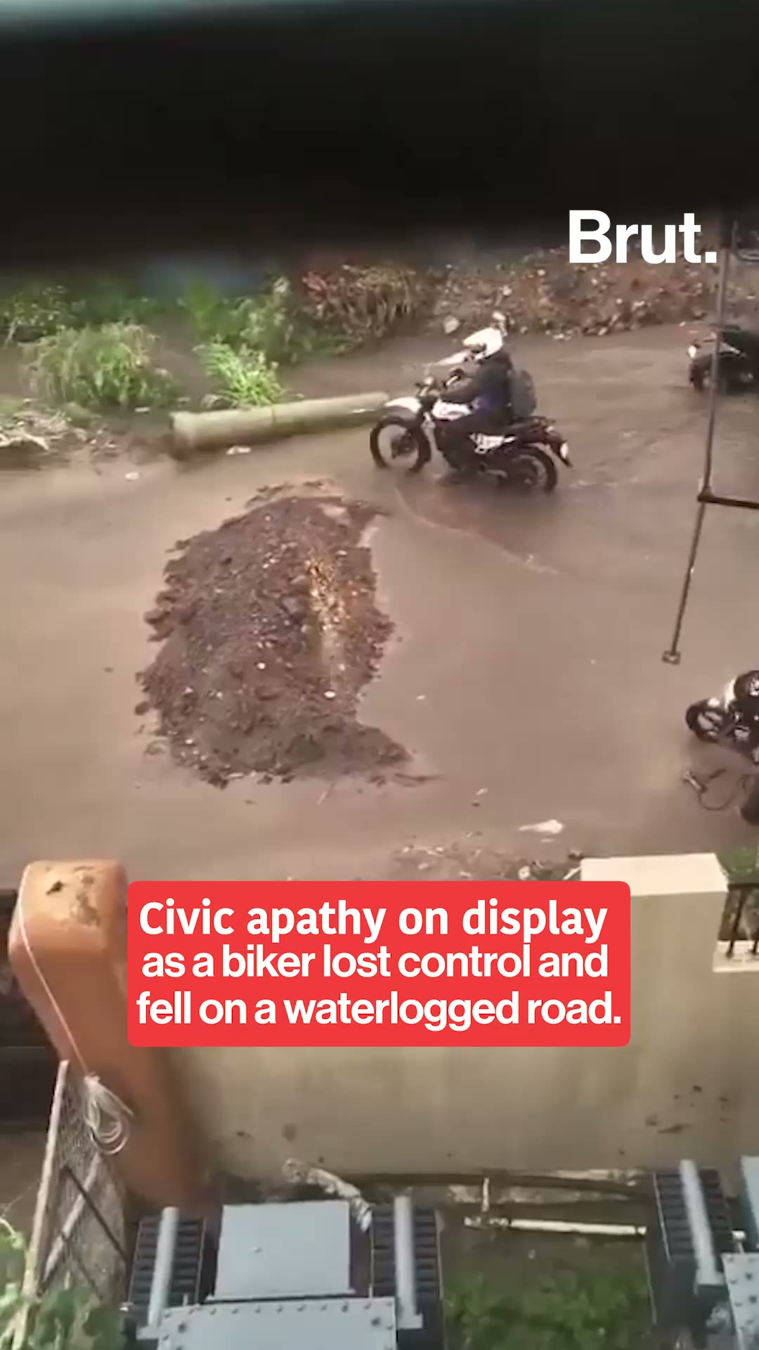 bengaluru-biker-falls-on-waterlogged-road-in-whitefield-while-taking-alternative-route