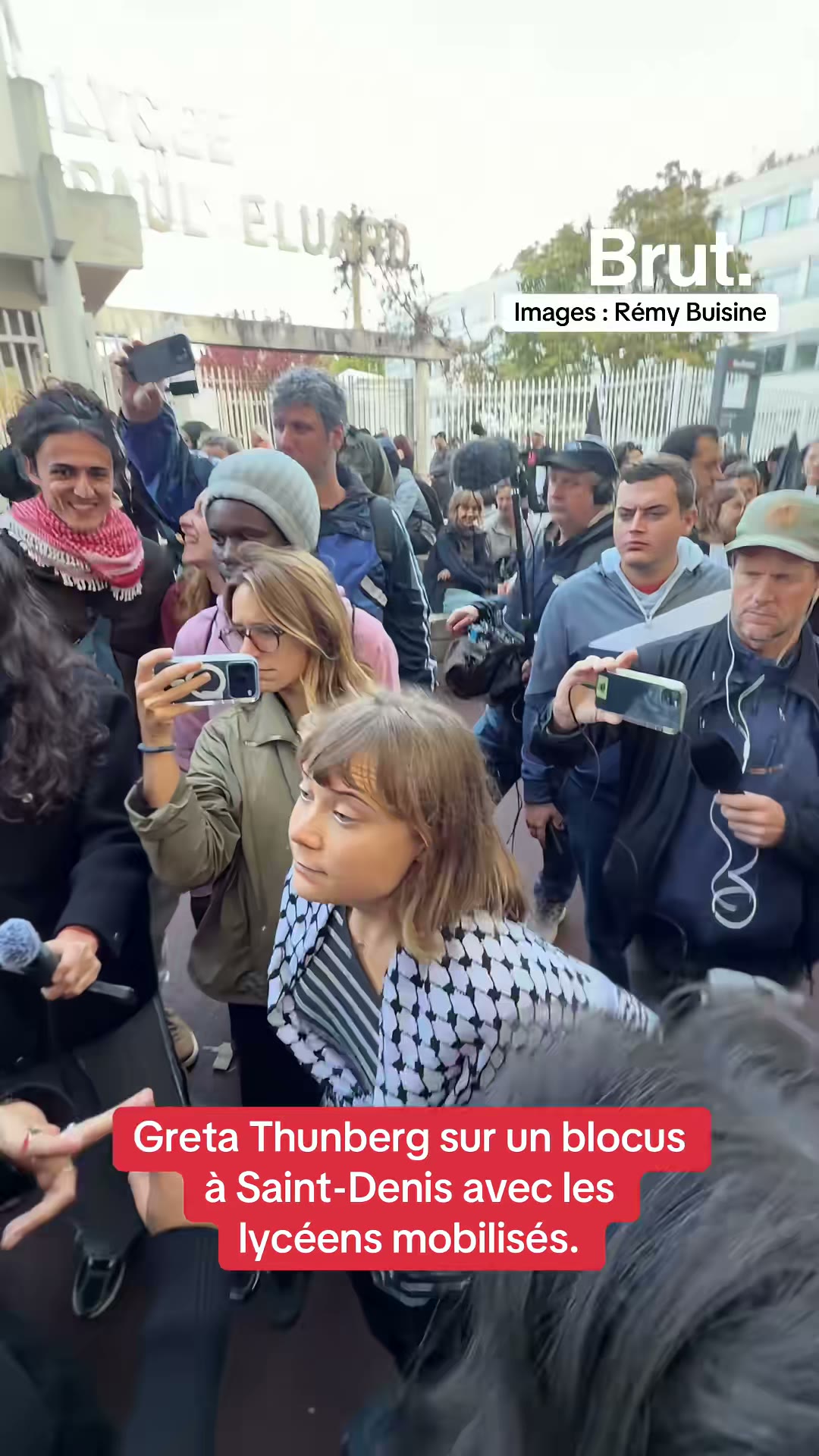 Greta Thunberg présente sur un blocus de lycée à Saint-Denis pour soutenir les lycéens 