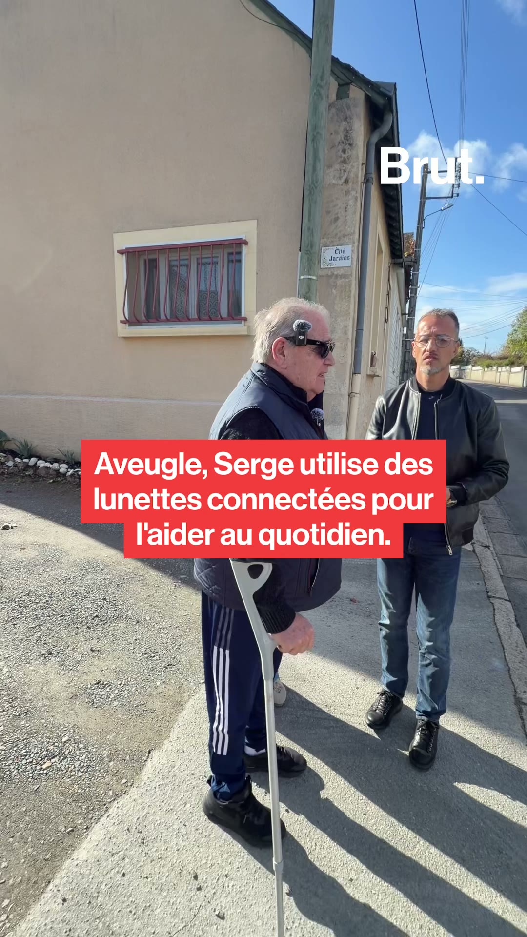 Aveugle, Serge utilise des lunettes connectées pour l'aider au quotidien.