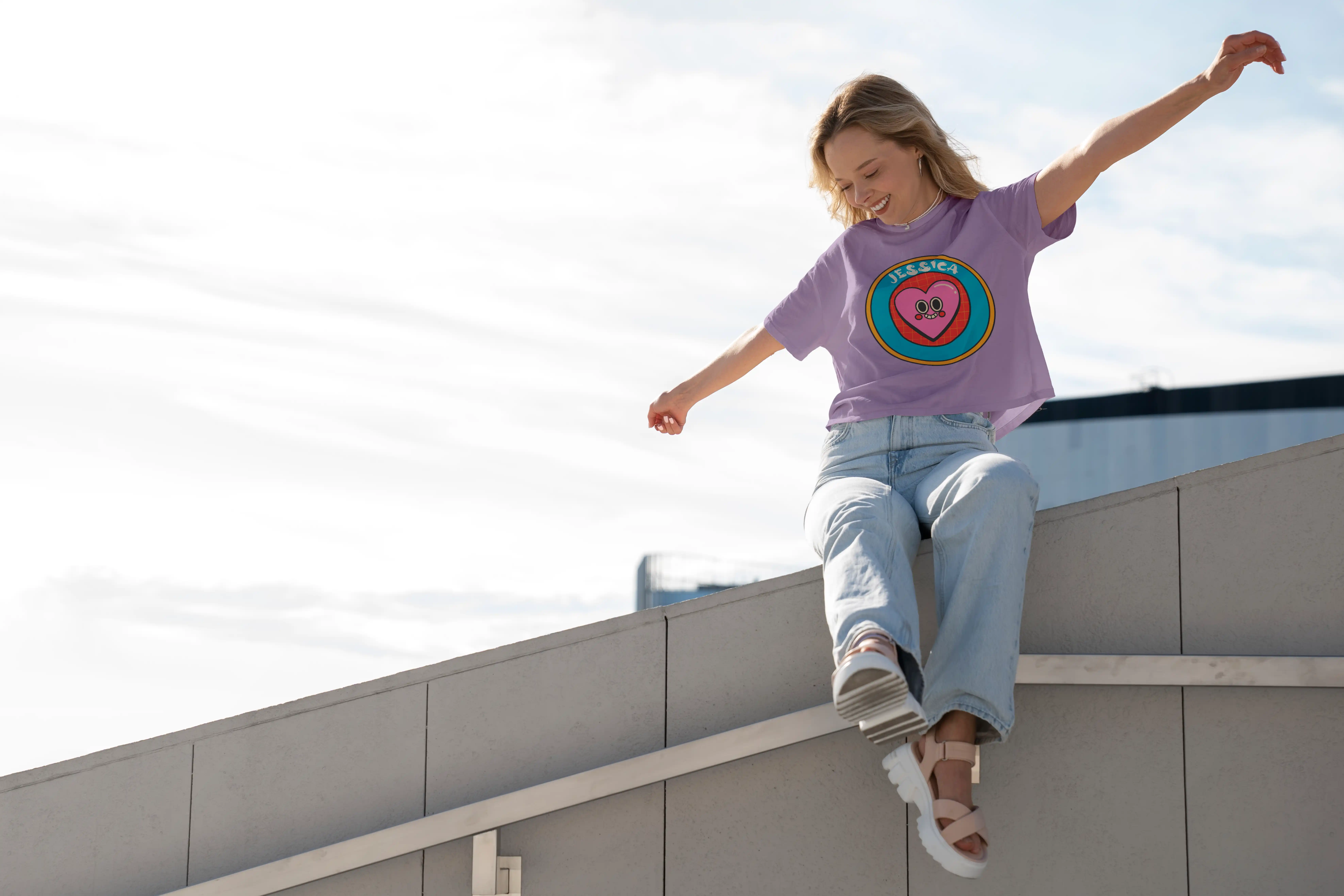 Customizable t-shirt with Merchize and Customily