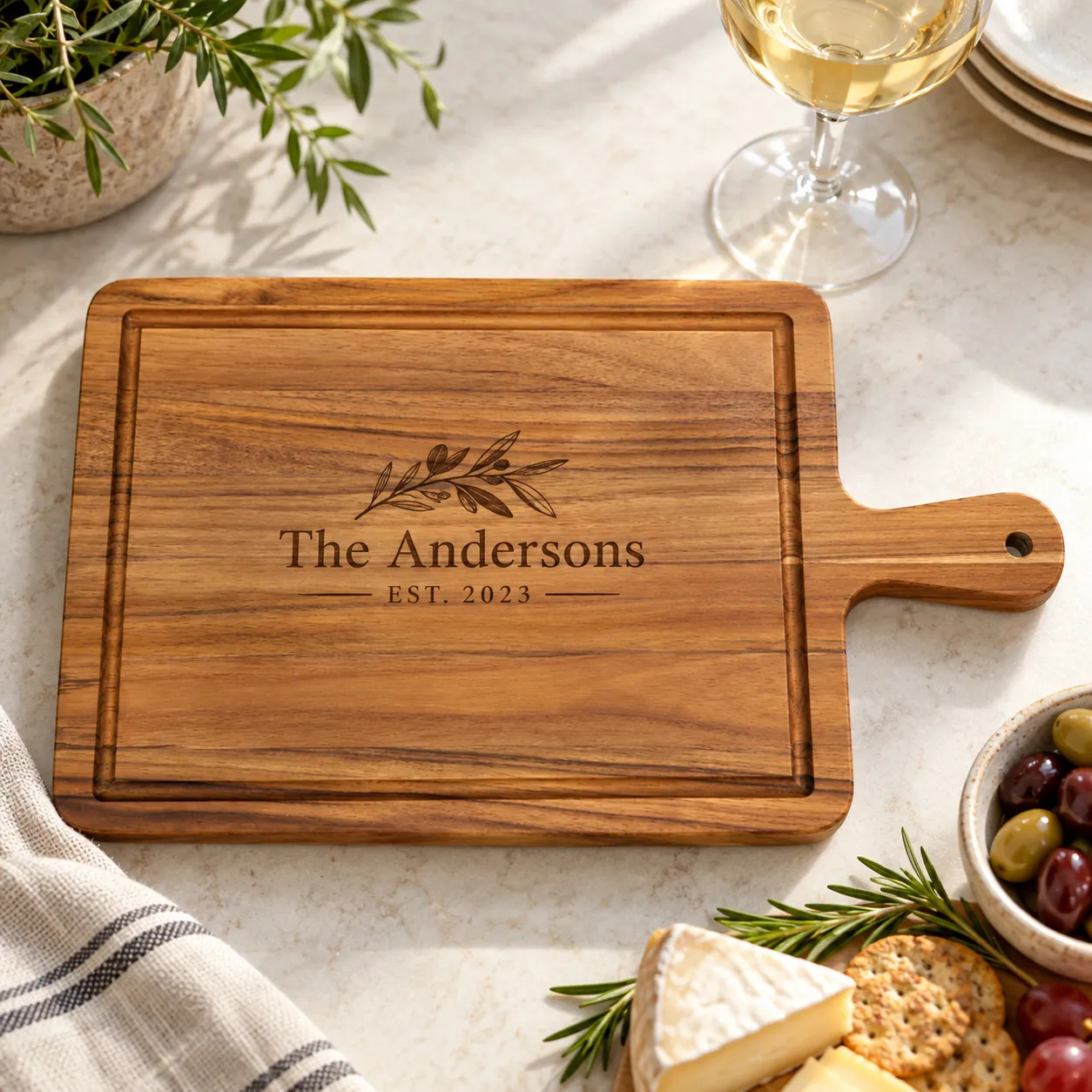 Engraved rectangular board with personalization