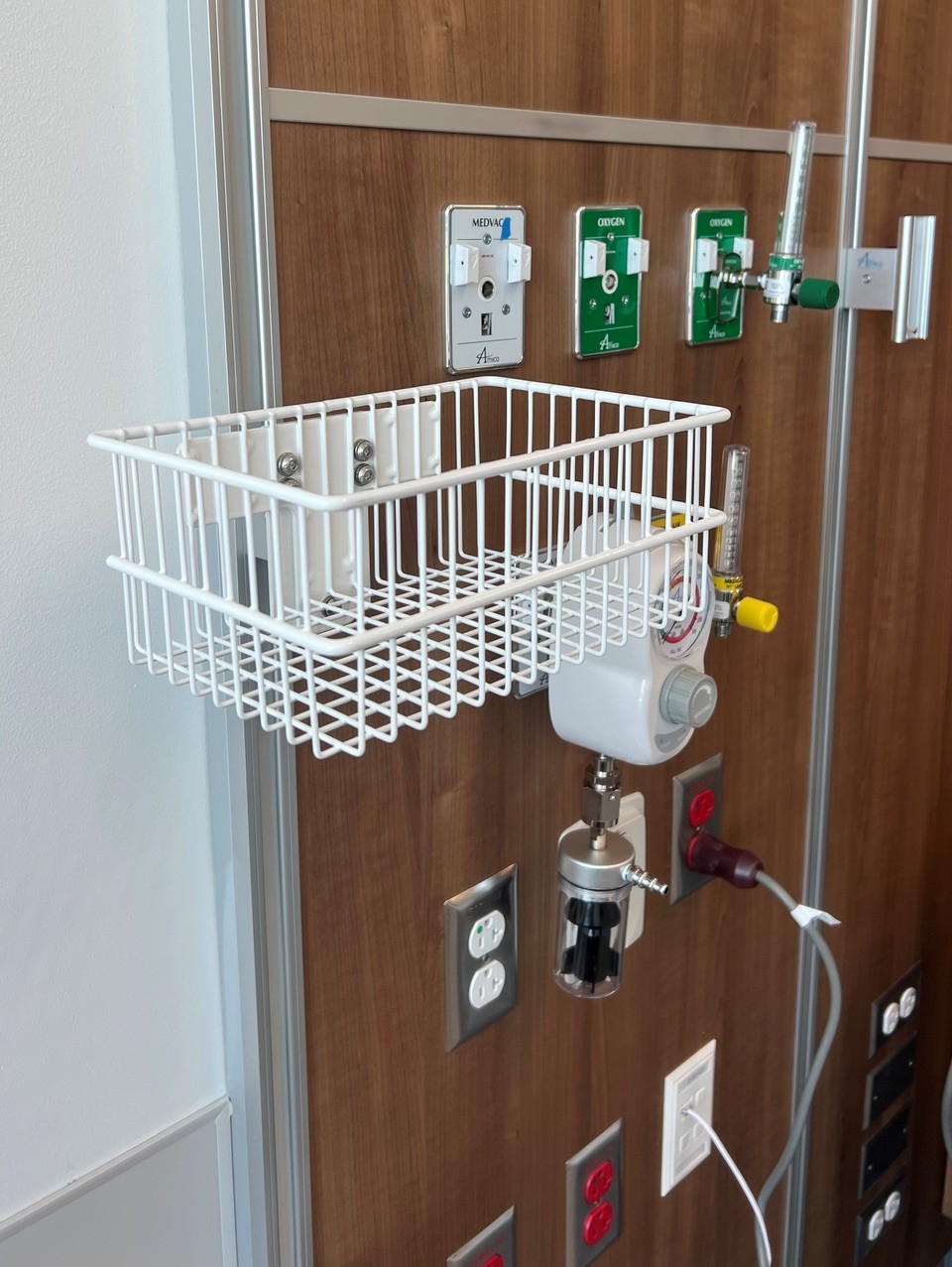 Rail Mounting Kit with small wire basket - AMICO VERTICAL CHANNEL