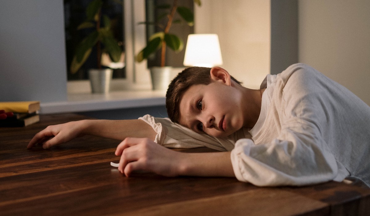 Autistic Shutdowns: Signs, Causes & How to Respond