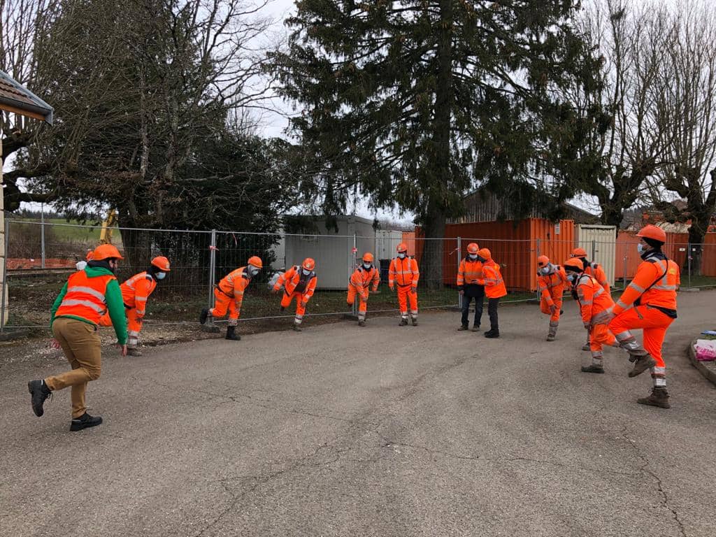 animaiton echauffement chantier BTP de jour