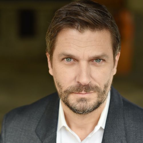 V: On Camera Professional - MON EVE