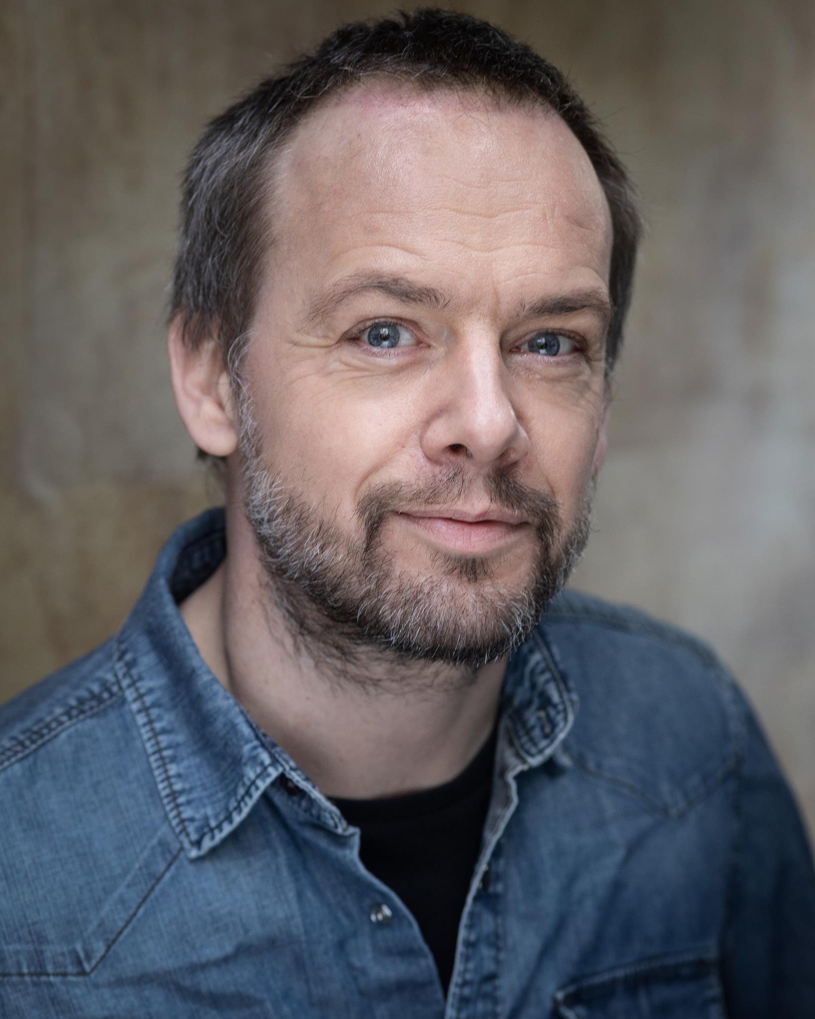 V: UK Industry: How it works - SUN DAY