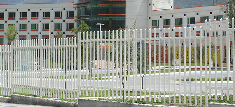 Errores comunes al instalar cercas tubulares en terrenos industriales