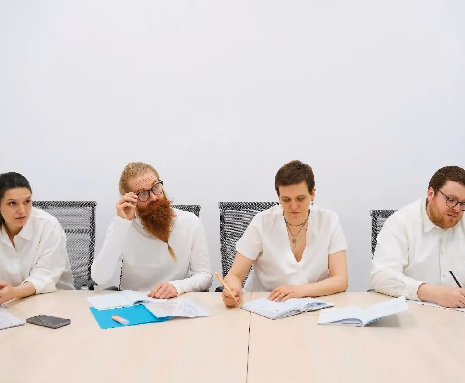 Réunion de concertation pluridisciplinaire (RCP) en oncologie avec différents médecins spécialistes du cancer.