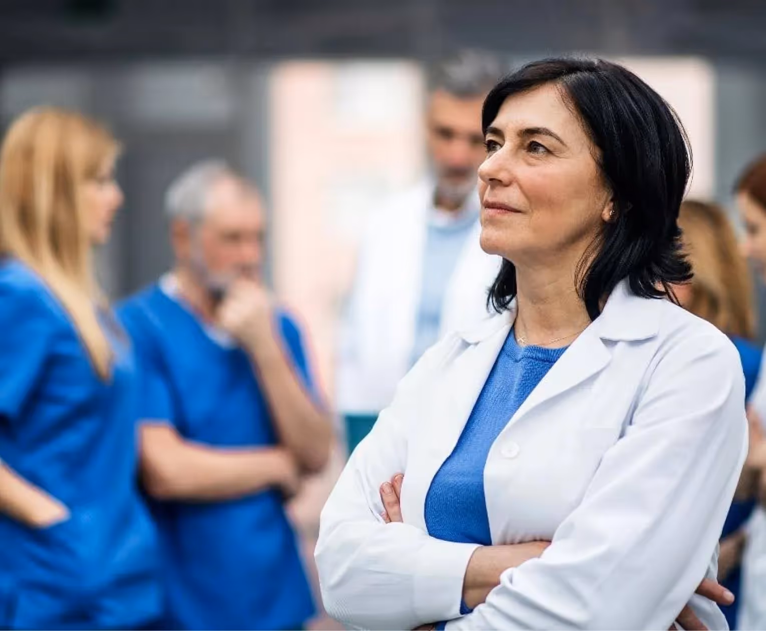 Professionnels de santé qui participent à une réunion de concertation pluridisciplinaire (RCP) pour discuter d’un cas patient.