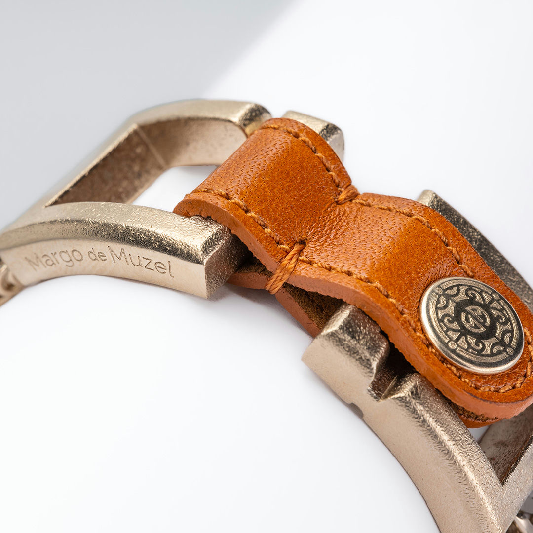 Coordination maquillage, coiffure et stylisme sur une production photo et vidéo.