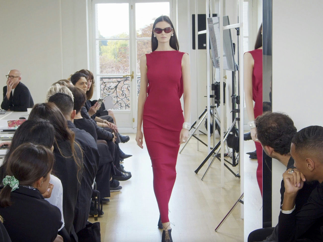 Régie live installée au showroom Givenchy à Paris pour une retransmission en direct.