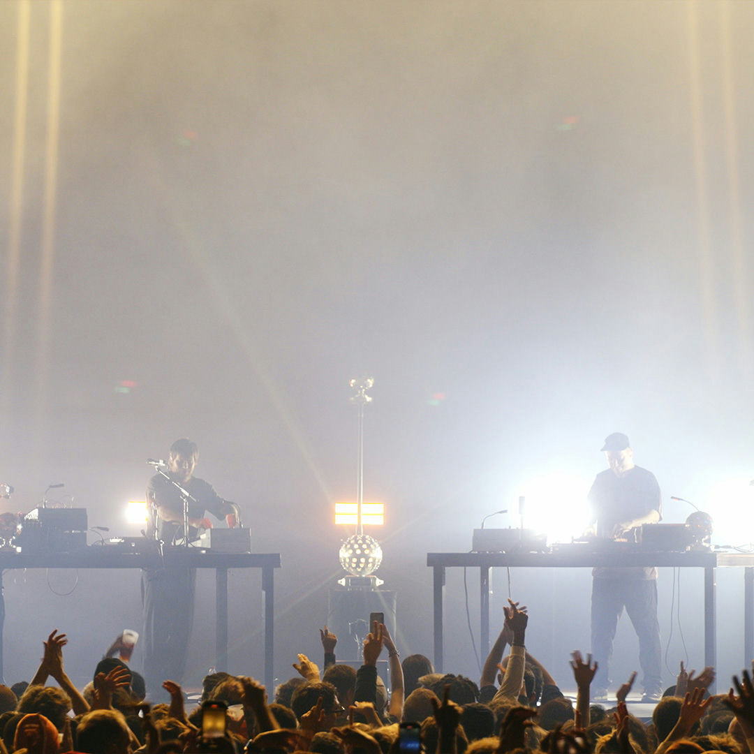 Caméra Sony FR7 installée en PTZ pour couvrir la scène pendant le concert