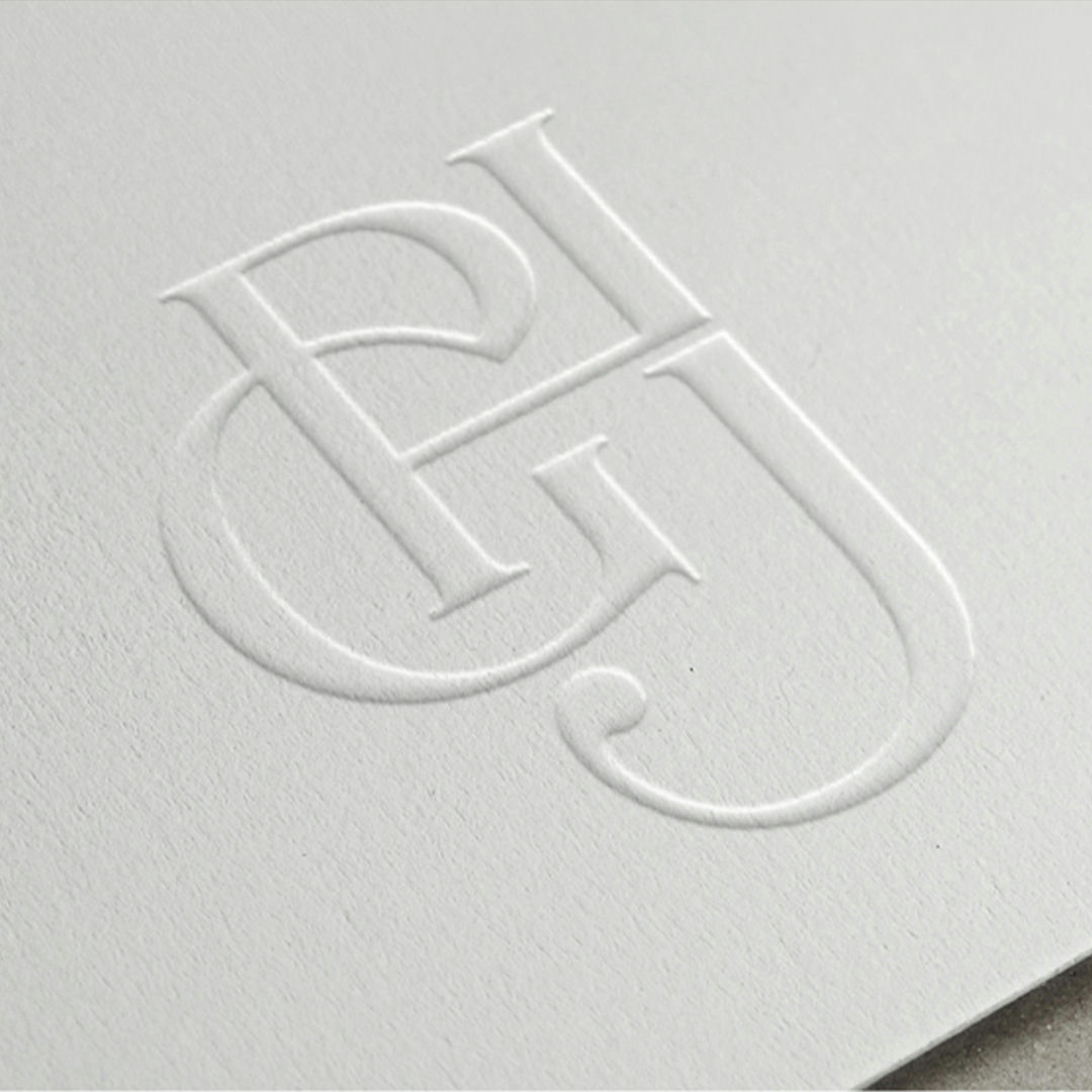 Détail du motif typographique GPHJ, travail d’entrelacs inspiré de la joaillerie.