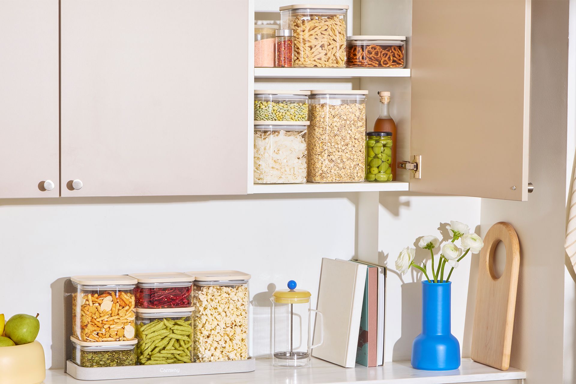 Direct-to-consumer brand Caraway, known for its ceramic-coated cookware, has launched stackable Glass Airtight Storage Containers crafted from borosilicate glass.
Each container features Caraway’s True Airtight Seals that keep food fresh and odors out. The set includes complimentary organizers for busy, space-conscious lifestyles.