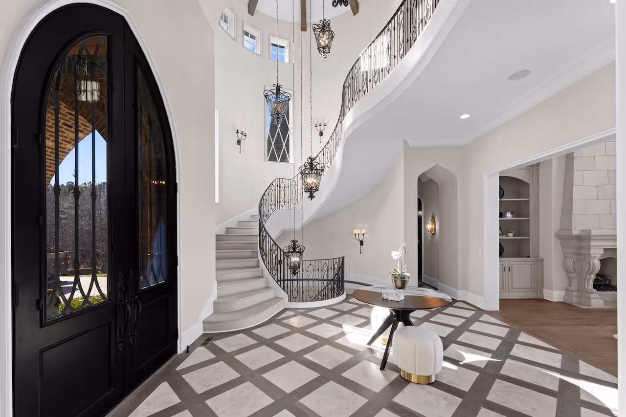 luxury foyer Grand Lac Chateau