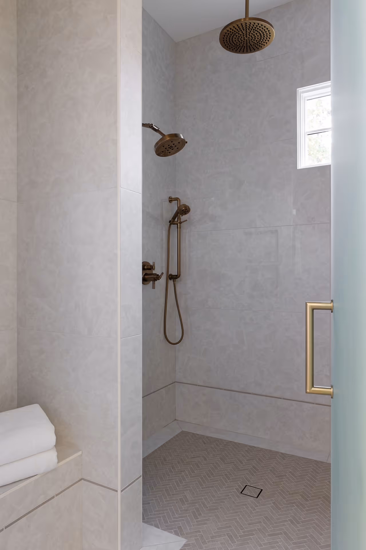 Walk-in shower with dual shower system