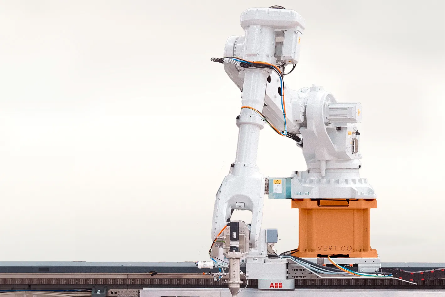 Vertico Robot-on-Track printing concrete on-site
