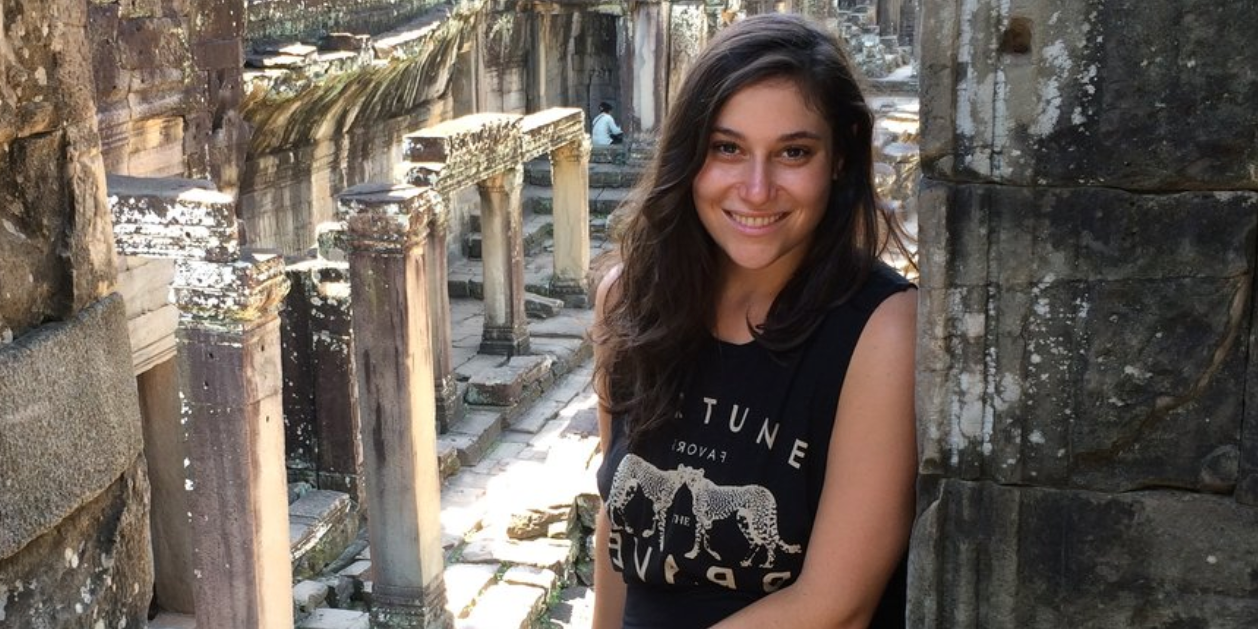 Helpr founders, Kasey and Becka, sitting side by side