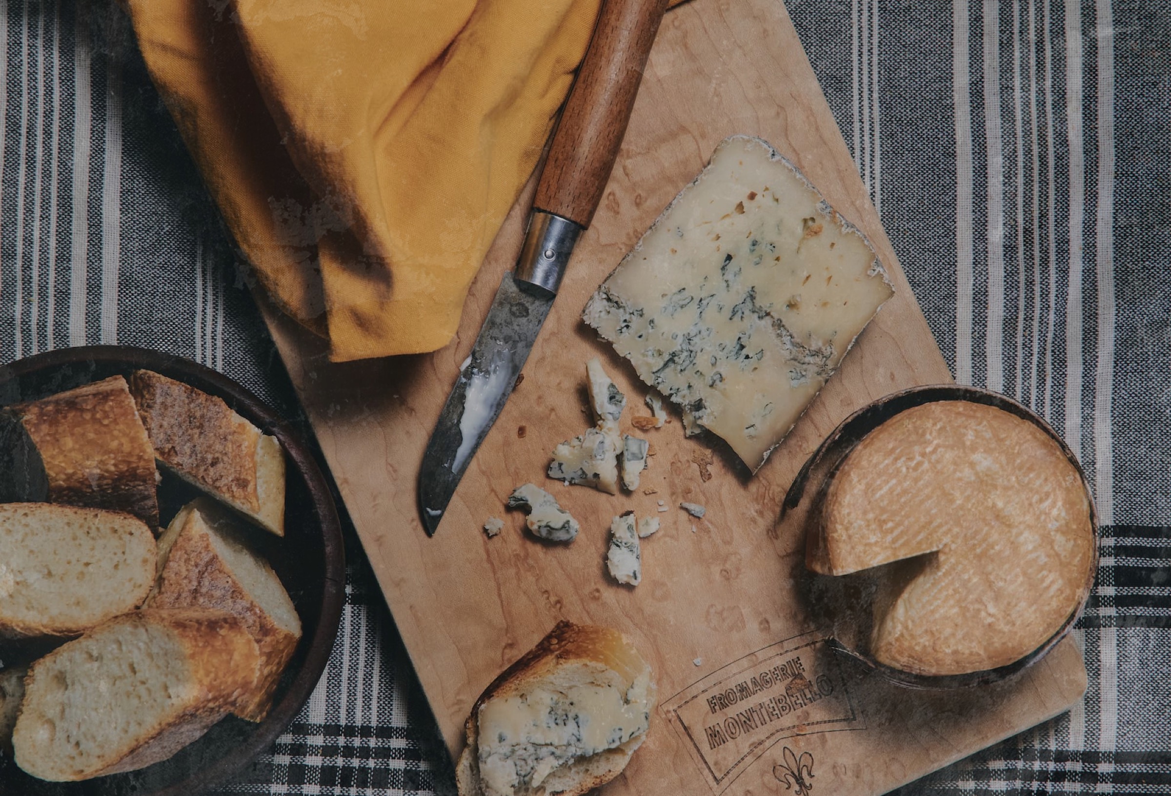 Fromagerie Montebello cheese board with bread and blue cheese