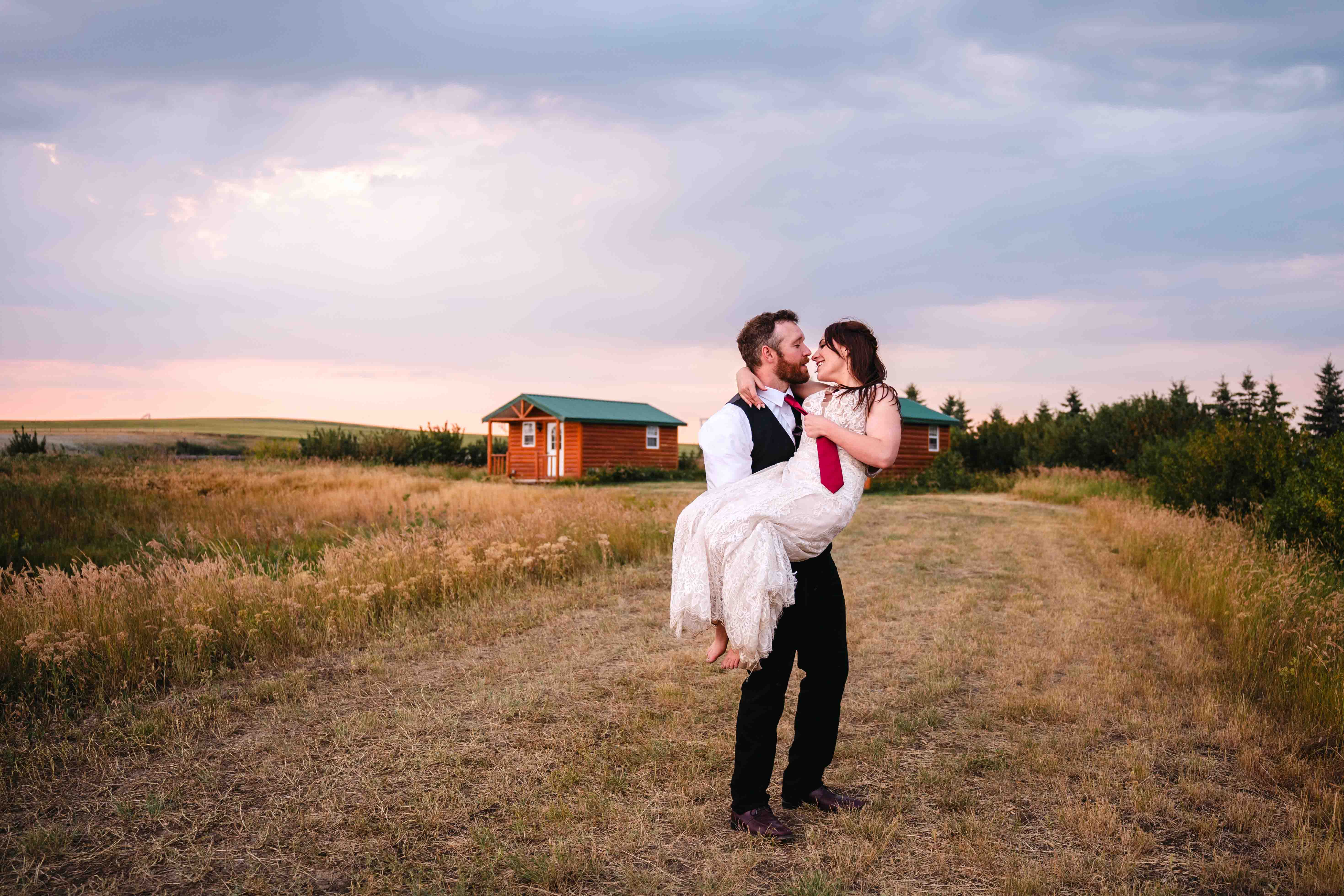 What to Wear for Your Engagement Photos (And What to Avoid)