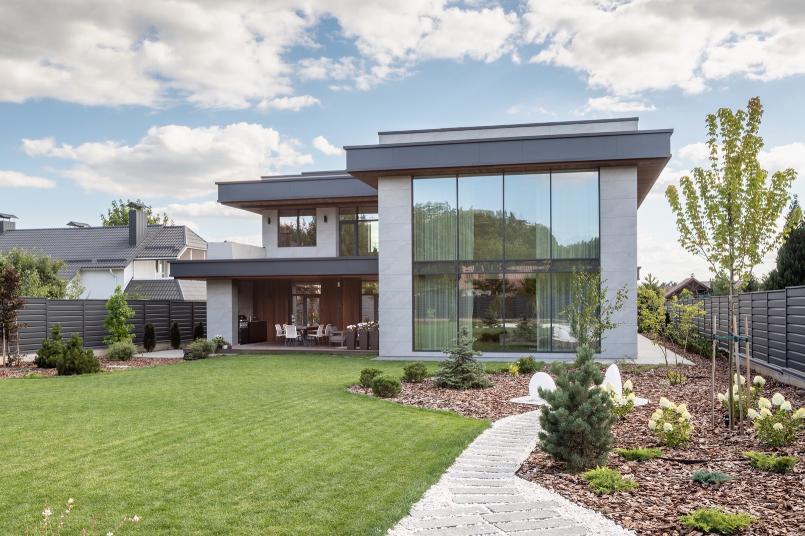 Aura House architecture by COBALT, Vinnytsia, Ukraine - rear facade, side view