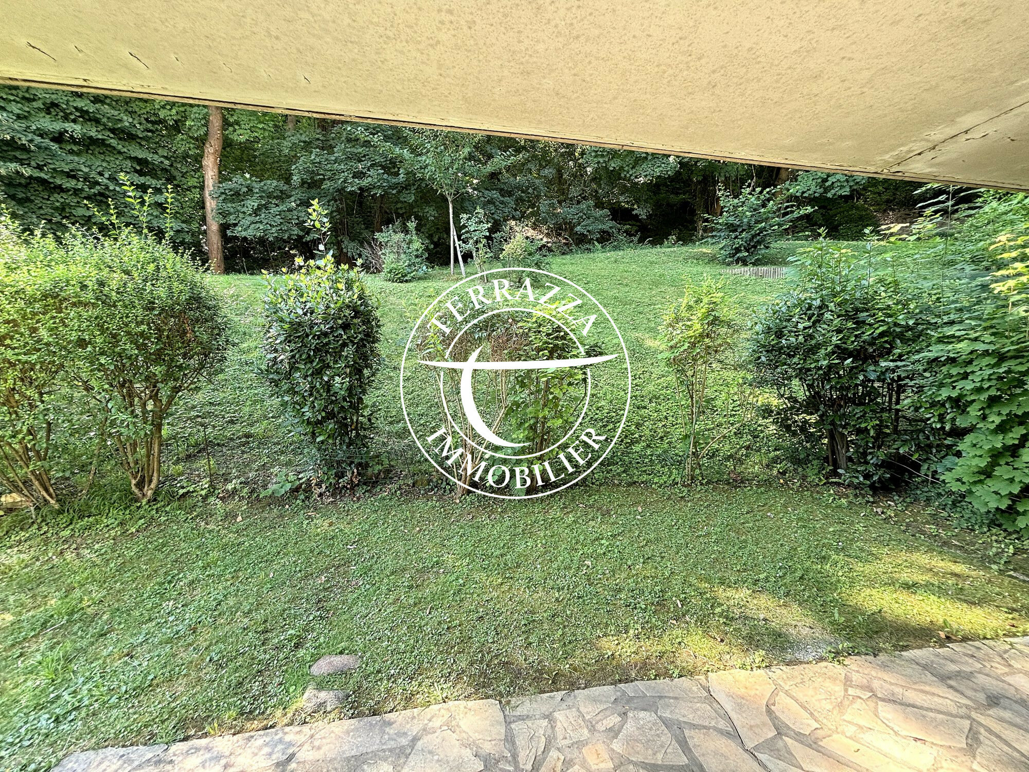 APPARTEMENT 3 PIECES, 2 CHAMBRES, JARDIN PRIVATIF