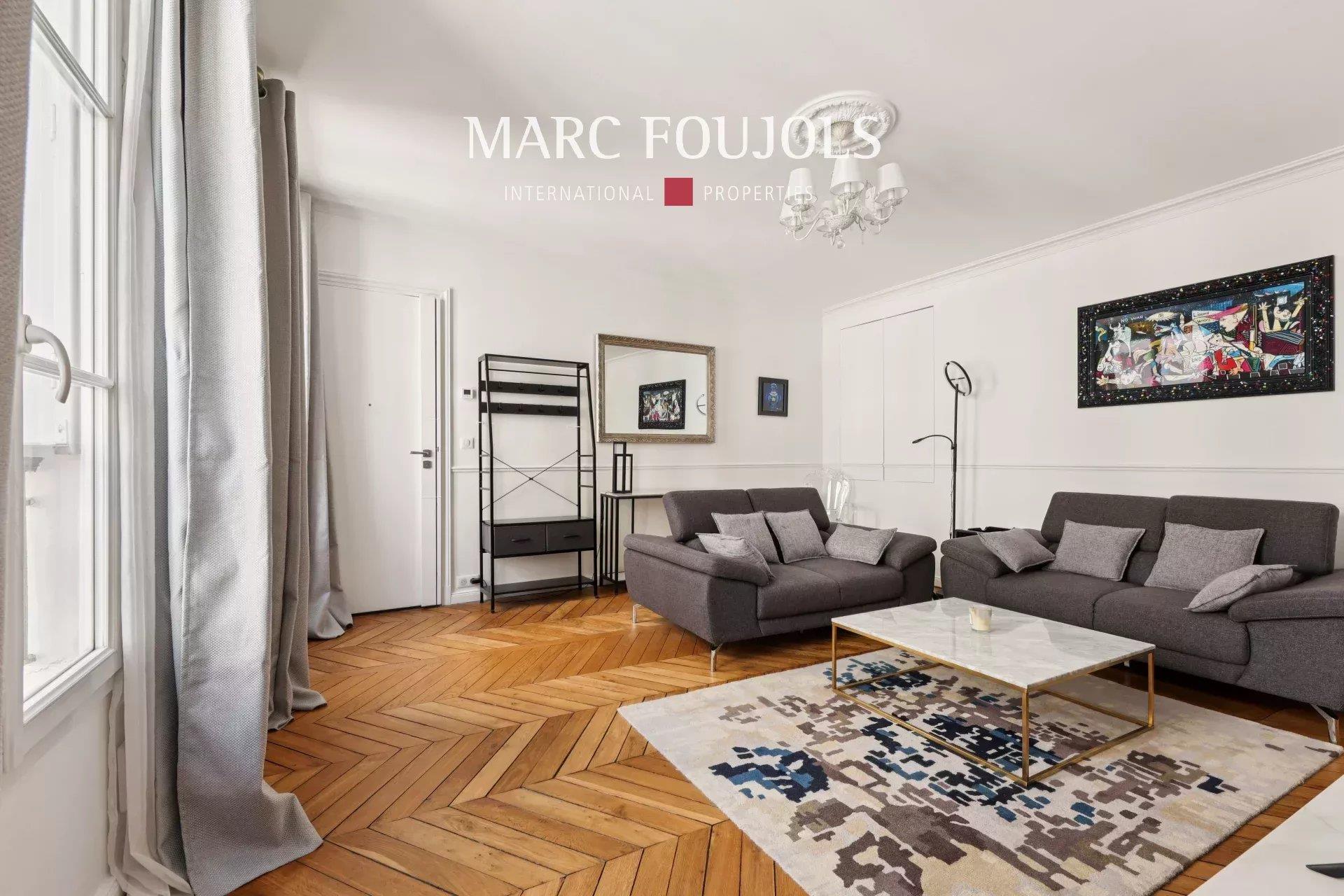 Paris VIII Golden Triangle Montaigne: renovated furnished apartment of 81 sqm