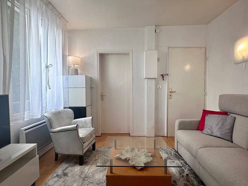 Furnished 1-Bedroom 32sqm Quiet Paris 9 near Pigalle €1500