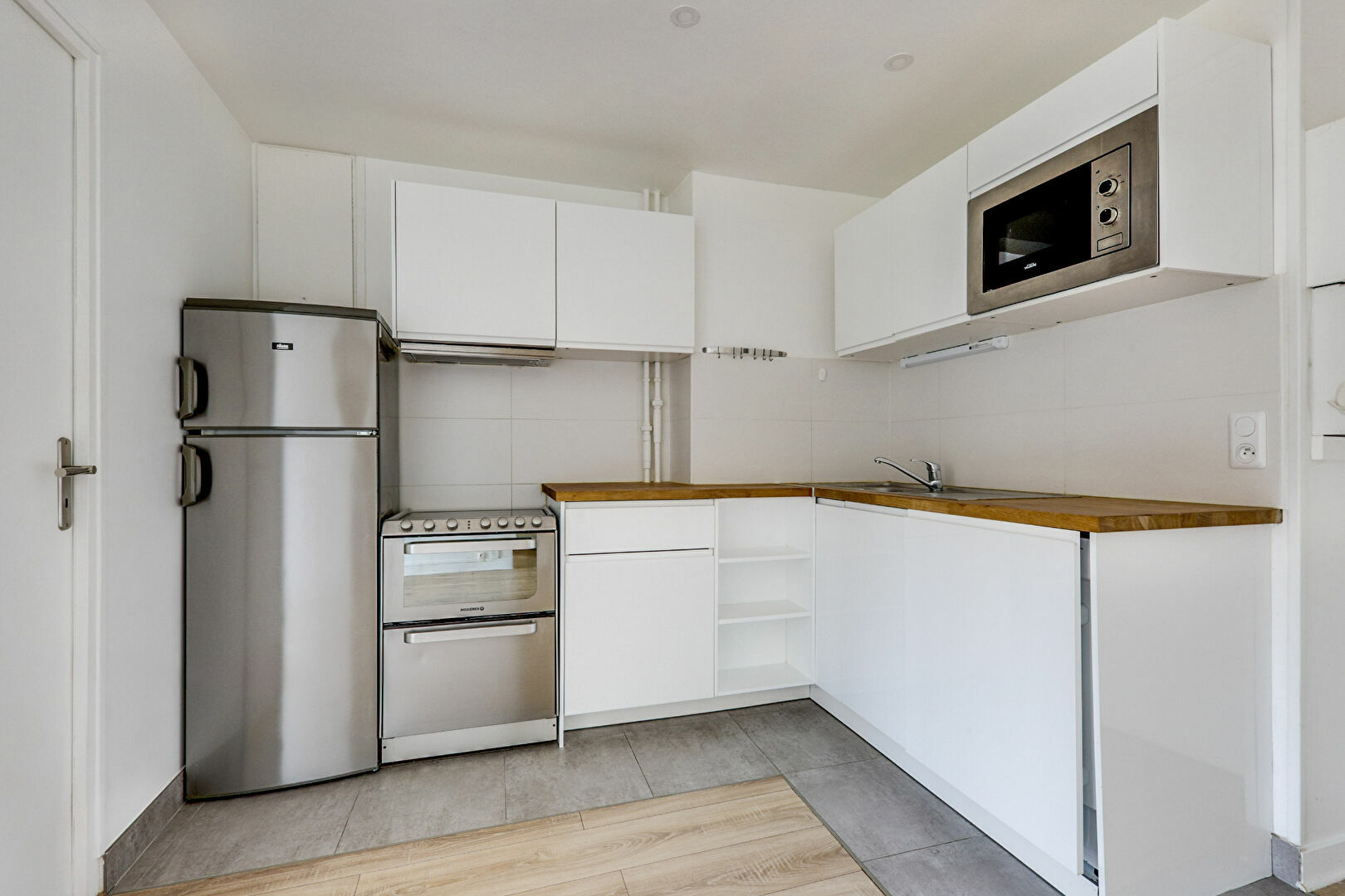 PARIS 20th - PELLEPORT - Recently renovated 2-bedroom apartment, quiet with balcony