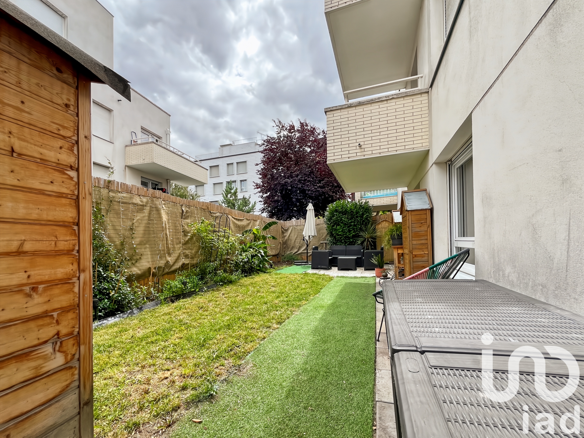 Appartamento a La Courneuve (93120) di mq con caratteristiche moderne e spaziosa disposizione.